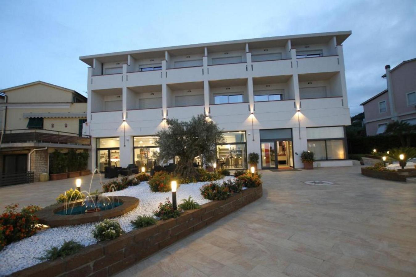 Hotel Levante - Isola D'Elba Cavo Bagian luar foto